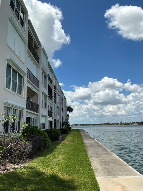 Building Photo - 7645 Sun Island Dr S