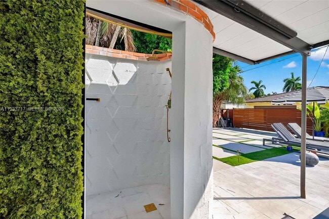 Building Photo - 800 NE 97th St