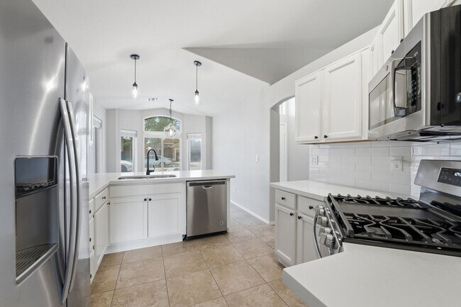 Building Photo - Welcome to this well-maintained 3-bedroom, 2-bath home in Gilbert, AZ!