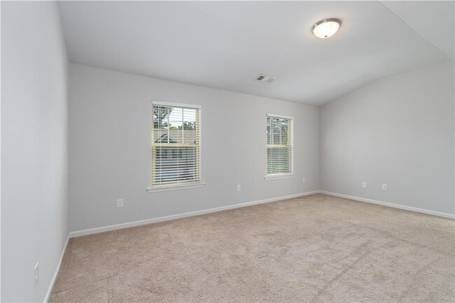Building Photo - 4758 Highland Ave