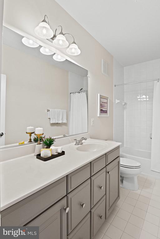 Building Photo - 44742 Tiverton Sq