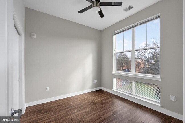 Building Photo - 989 S Buchanan St