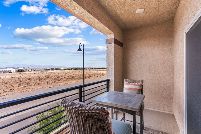 Building Photo - Beautiful 2 Story TownHome in Inspirada