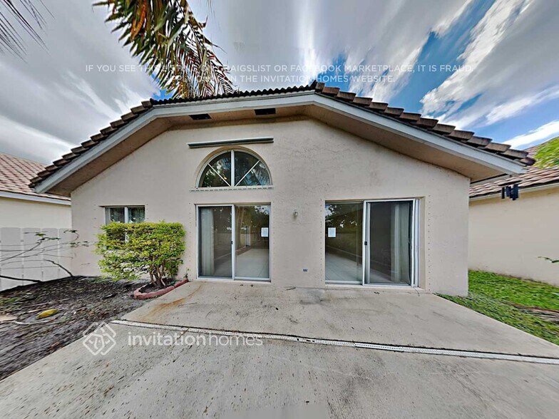 Building Photo - 3401 NW 70th Ave