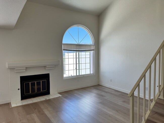 Building Photo - 13162 Pinnacle Ct
