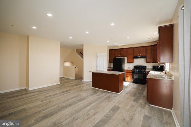 Building Photo - 42309 San Juan Terrace