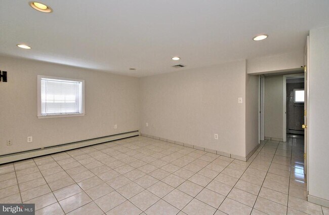 Building Photo - 436 Anthony Rd