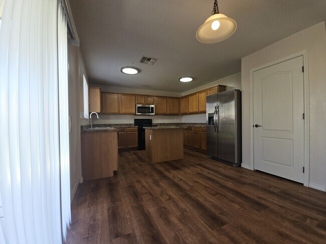 Building Photo - 2018 W Agrarian Hills Dr