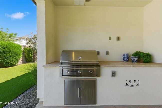 Building Photo - 17184 W Rocklin St