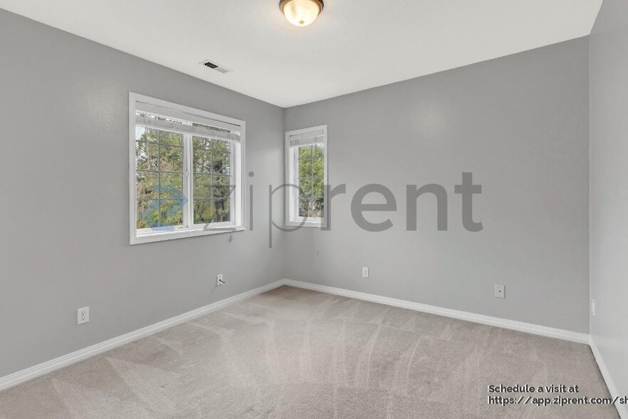 Building Photo - 6622 SE Montego Bay St