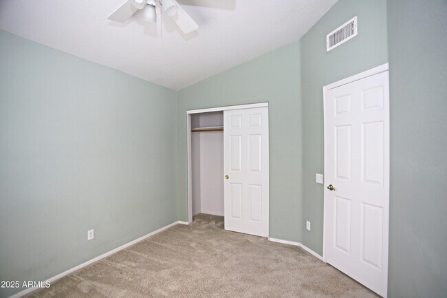 Building Photo - 4953 S Moss Dr