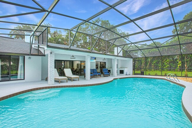 Building Photo - Beautifully Updated 3/2 Pool Home with Large Backyard in Lake Ajay (Gated Community)