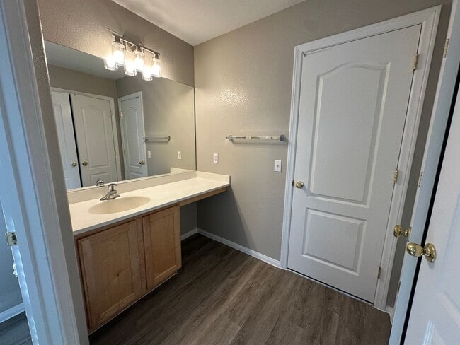 Building Photo - Townhome for rent in Henderson