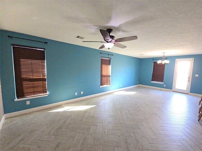 Building Photo - 16014 Peach Bluff Ln