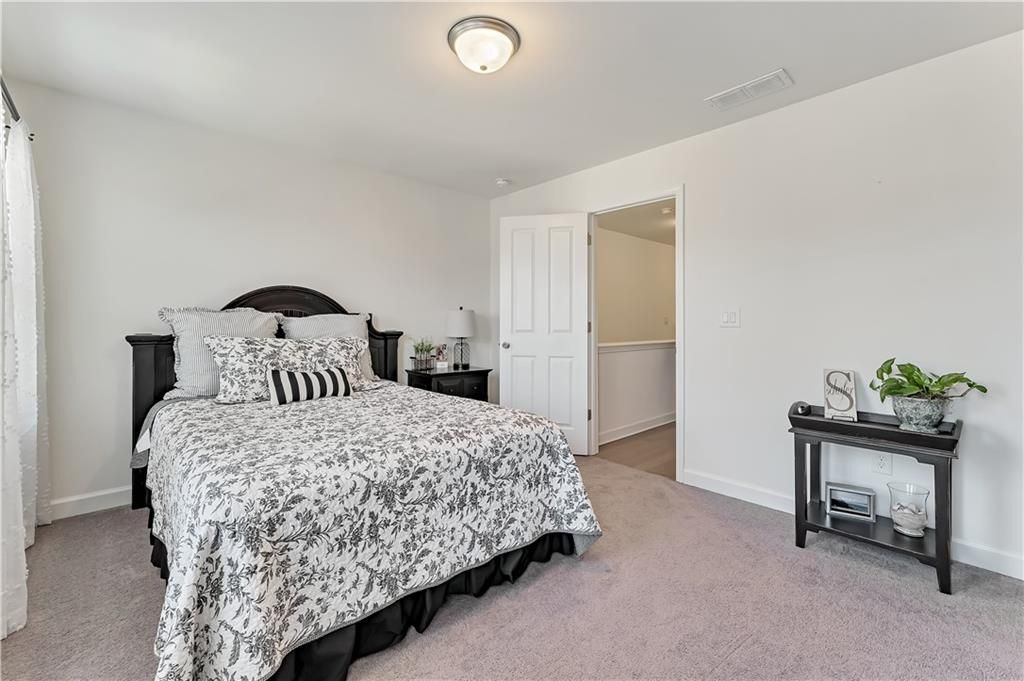 Building Photo - 7940 Willoughby Ct