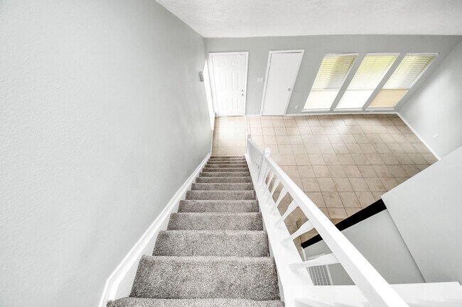Building Photo - 16618 Lonesome Quail Dr