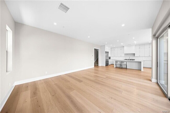 Building Photo - 130 Mossvine