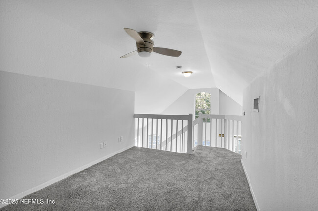 Building Photo - 13700 Richmond Park Dr N