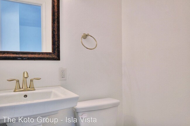 Building Photo - 2 br, 1.5 bath Apartment - 6591 Seville