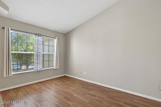 Building Photo - 13703 Richmond Park Dr N