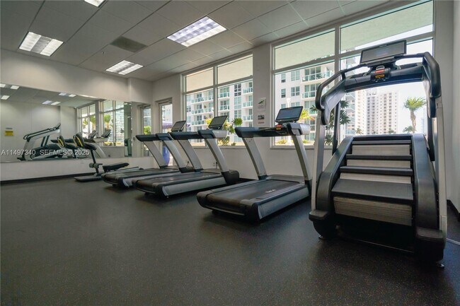 Building Photo - 1200 Brickell Bay Dr