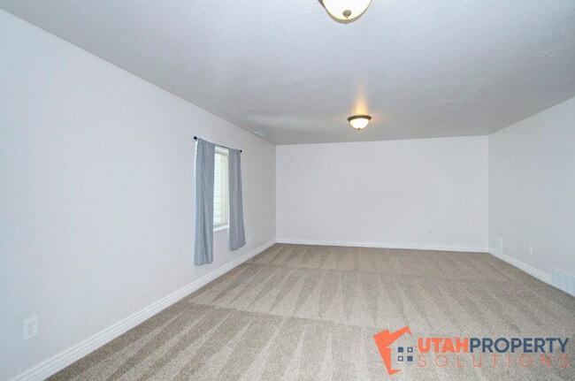 Building Photo - 10724 N Cypress