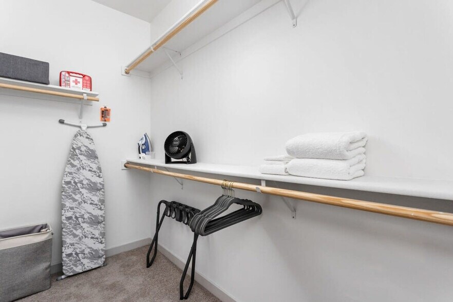 Building Photo - 747 N College Ave