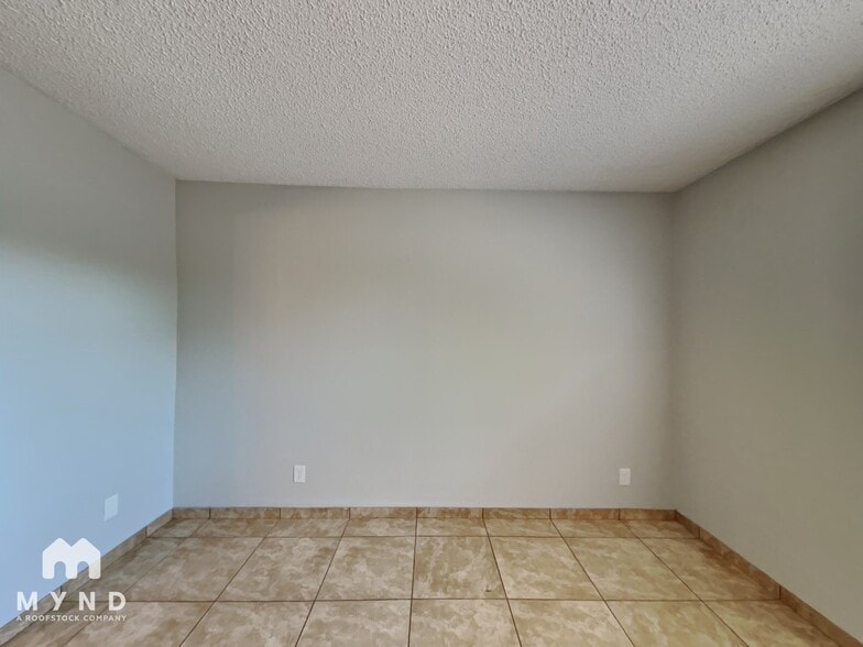 Building Photo - 320 Palo Verde Dr