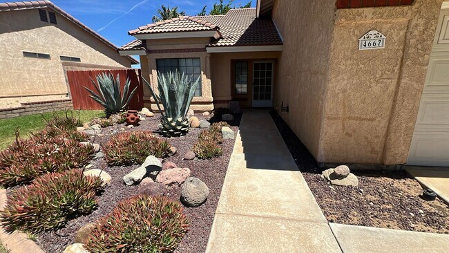 Building Photo - (APPLICATION PENDING) West Palmdale Home