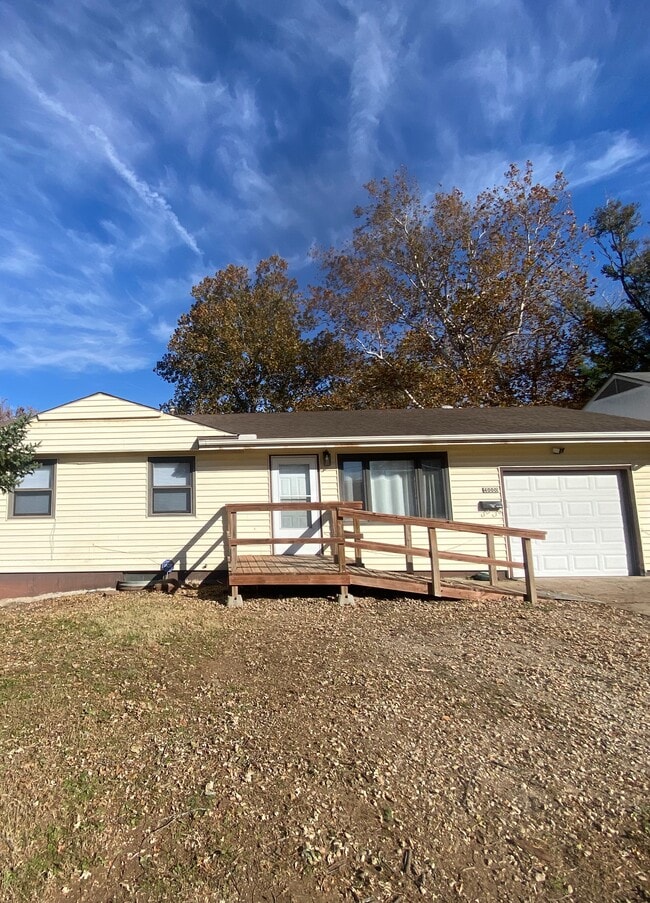 Building Photo - 4000 SE Mercier St