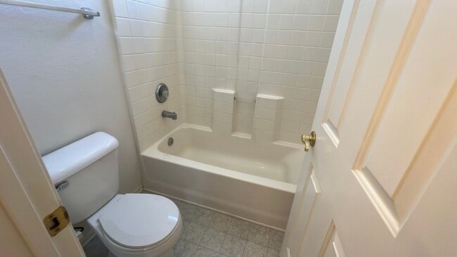 Building Photo - (APPLICATION PENDING) West Lancaster Home