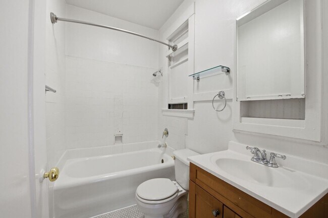 Building Photo - 2100 Post St