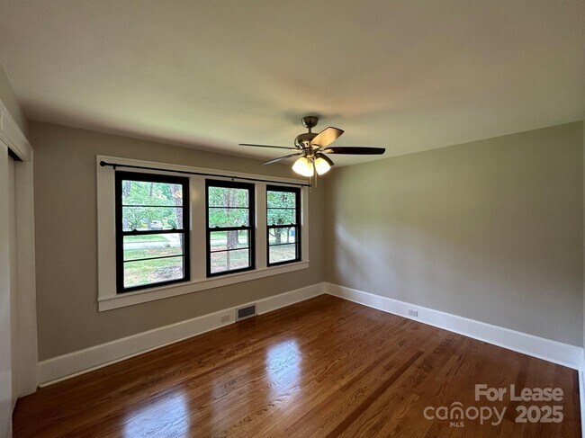 Building Photo - 2023 Robin Rd