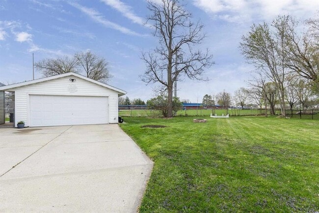 Building Photo - Stoughton House For Rent