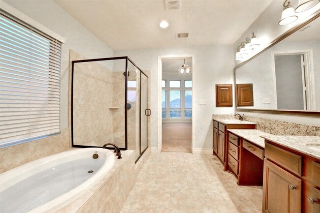 Building Photo - 2403 Haven Hill Dr