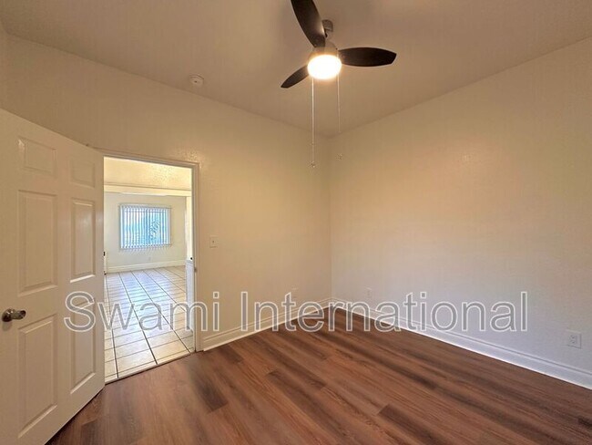 Building Photo - 932 W 62nd St