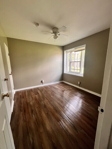 Building Photo - 1824 La Salle Pl