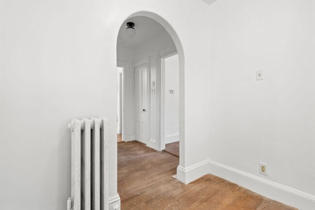 Building Photo - 166 Elliot St