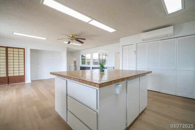 Building Photo - Newly Renovated 3 BD/2 BA Home with 2 Car ...