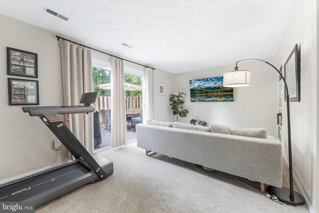 Building Photo - 2903 Bridgehampton Ct