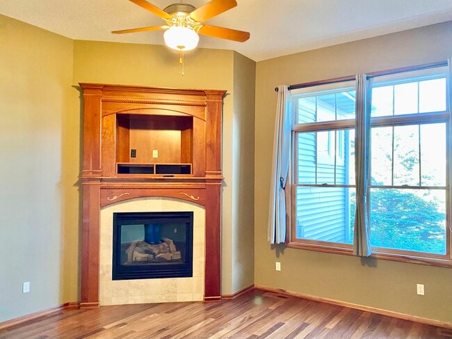 Building Photo - 3844 Linden Dr E