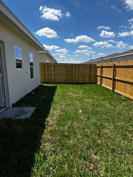 Building Photo - 5001 N Dahlia St