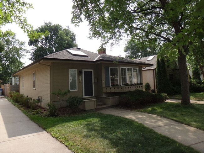 Building Photo - 3br/2ba Linden Hills Charmer - Great Location, Professional Management!