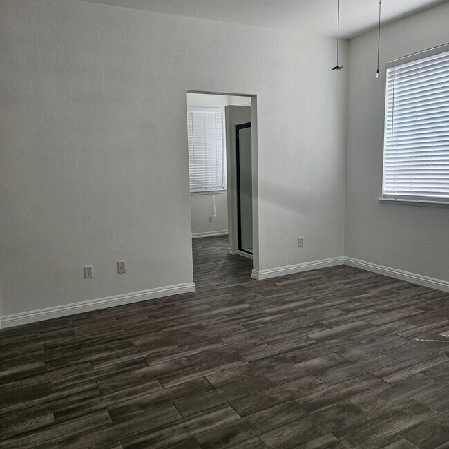 Building Photo - 1720 Somersby Ln