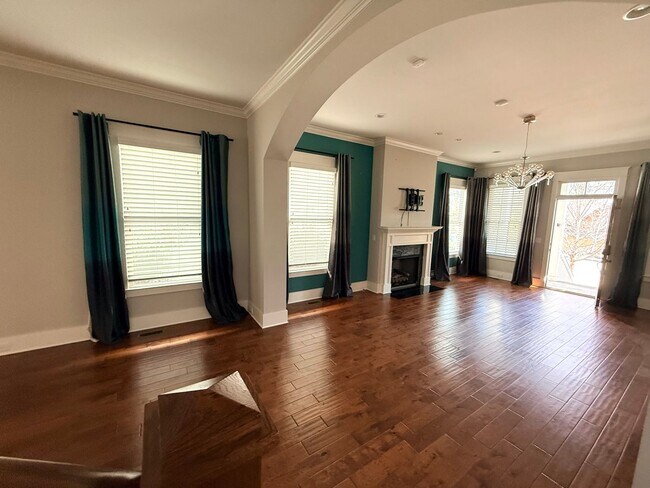 Building Photo - WALK TO 8TH AVE AND 12 SOUTH!  Beautiful 3/2.5 home with garage on 10th Ave S