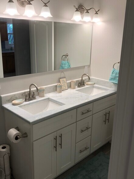 Building Photo - 7006 Midnight Pass Rd