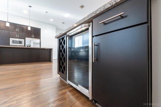 Building Photo - 2110 Crocker St