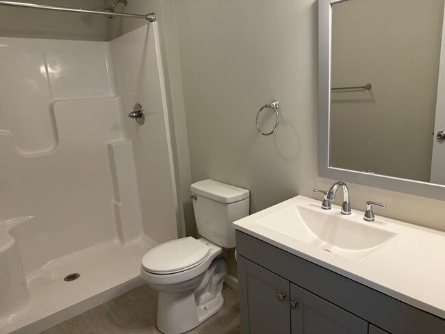 Building Photo - Fully Furnished 3 Bedroom, 2 Bath Home wit...