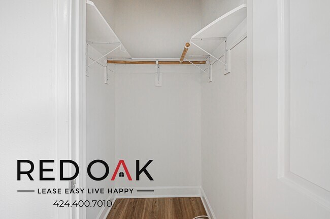 Building Photo - 731 W 46th St