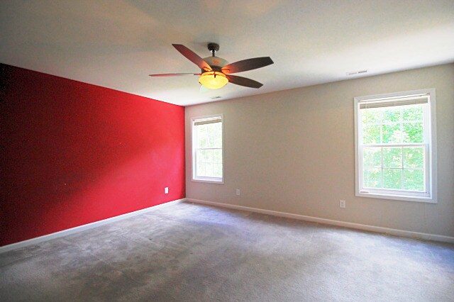 Building Photo - Gorgeous 3 bedroom, 2.5 bath house close to Brier Creek